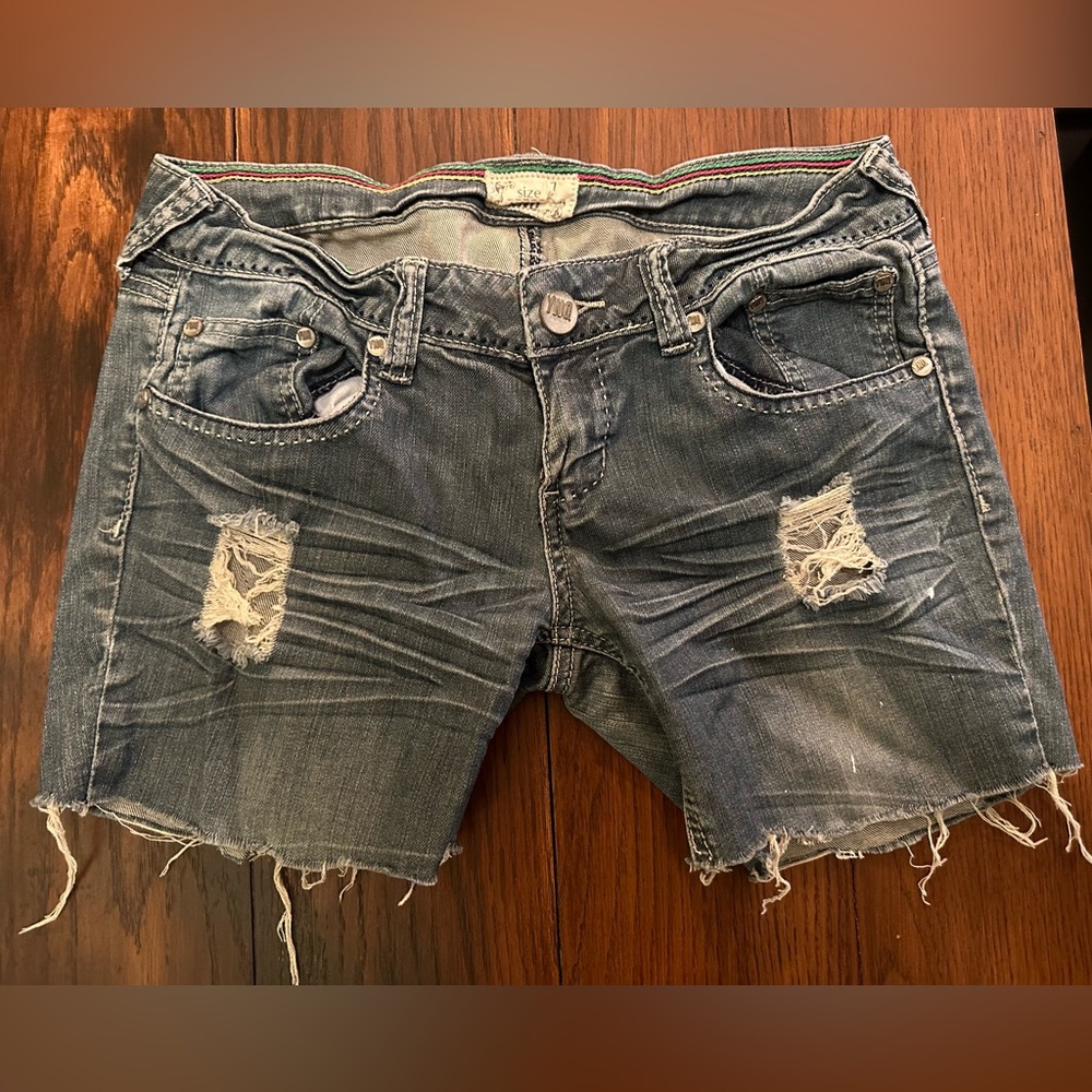 YNO ripped blue Jean shorts size 7